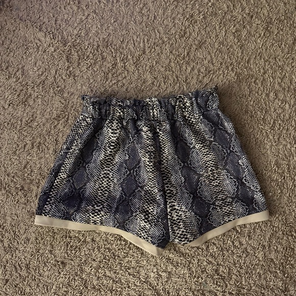 Snake print shorts - Picture 4 of 5